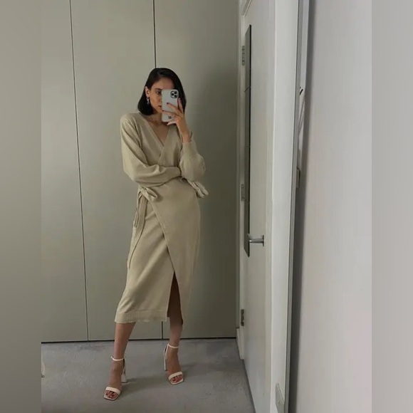 pretty lavish beau wrap midi dress - Picture 1 of 7